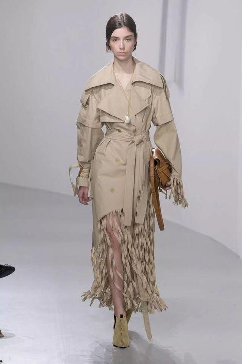 未来之役最新爆料风衣,揭秘风衣新篇章，科技与时尚的完美融合